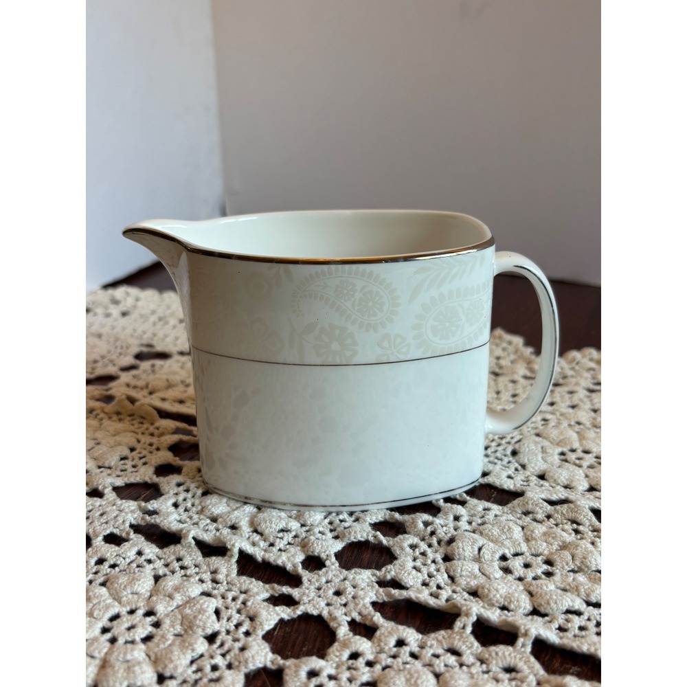 Kate‎ Spade New York Lenox Bonnabel Place Creamer White Paisley Silver Trim USA